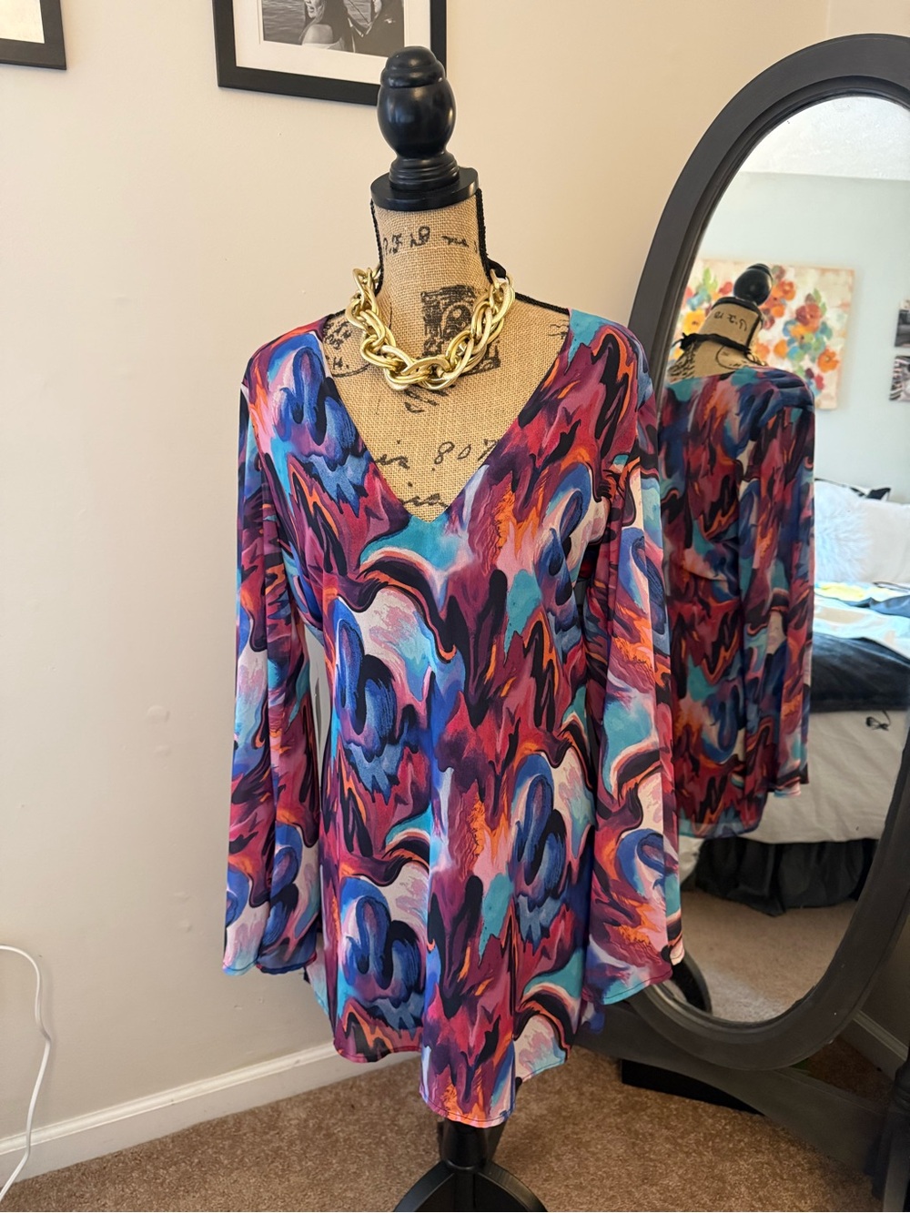 bebe Multicolor Abstract V-Neck Tunic - Picture 2 of 7